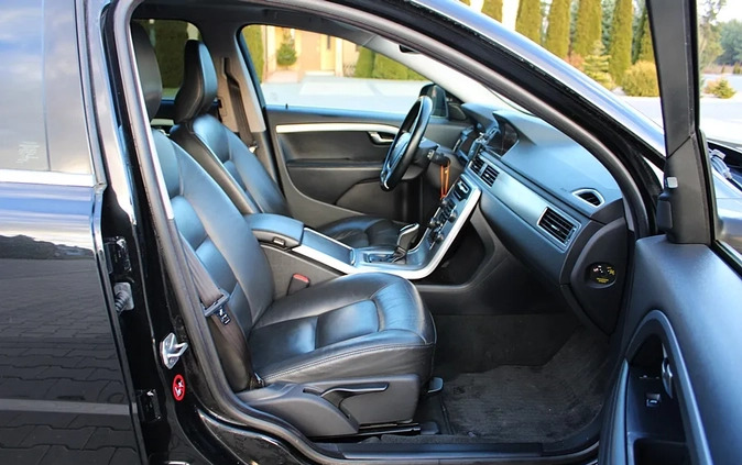 Volvo V70 cena 44900 przebieg: 229700, rok produkcji 2014 z Płońsk małe 232